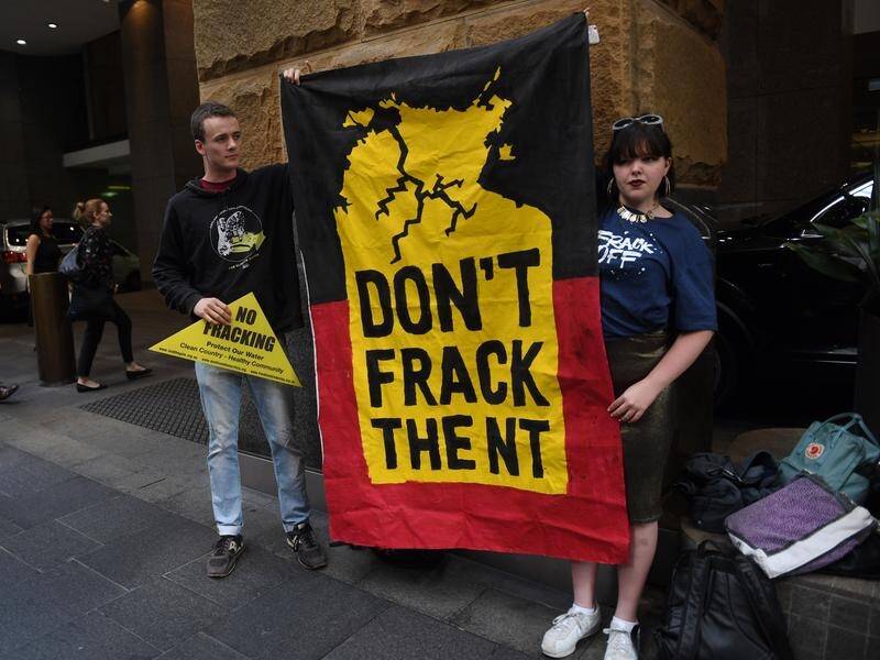 A decision on fracking by the Northern Territory government will be made within weeks. (Dean Lewins/AAP PHOTOS)